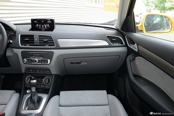 2016款奥迪Q3 2.0T自动quattro全时四驱35TFSI风尚型