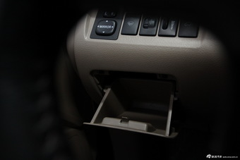 2013款汉兰达2.7L自动两驱紫金版