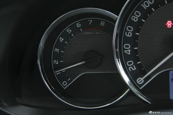 2015款雷凌1.6G CVT橙色限量版