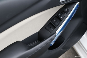 2015款阿特兹2.0L自动蓝天时尚版