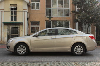 2014款海马M8 2.0L手动舒适型