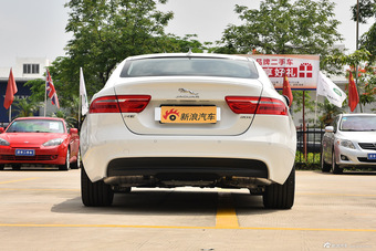 2015款捷豹XE R-SPORT 2.0T自动i4 Ti (200PS)