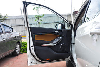 2016款比亚迪元1.5L手动豪华型