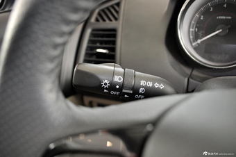 2013款奔腾B50 1.8L自动尊贵型