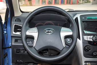 2015款比亚迪全新F3节能版1.5L手动尊贵型