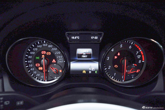 2016款奔驰GLA级 GLA260 2.0T自动4MATIC运动型