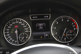 2015款奔驰A180 1.6T自动