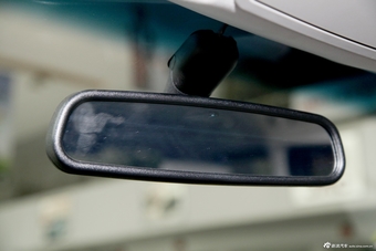 2013款瑞风M5 2.0T自动商务版