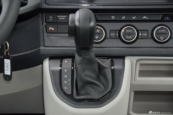 2016款凯路威2.0T自动四驱舒适版9座