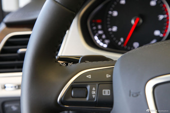 2014款奥迪A8L 3.0T自动45TFSI quattro专享型