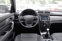 2017款哈弗H2 1.5T手动两驱豪华型红标