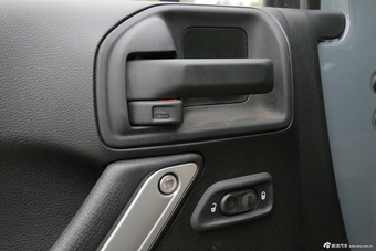 2014款牧马人2.8TD撒哈拉四门版