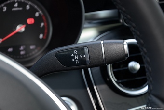 2015款奔驰C级C200L 2.0T自动运动版