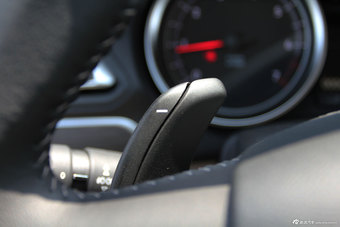 2014款东风标致408 1.6T自动尊贵版