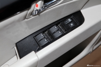 2013款吉利EC8 2.4L自动尊贵型