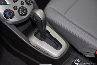 2014款爱唯欧三厢1.6L自动风尚型