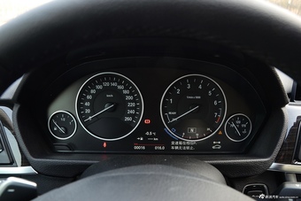2016款宝马3系GT 328i 2.0T自动设计套装型