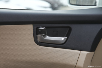 2013款狮跑 2.0L手动两驱GL