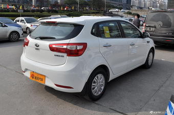 2012款起亚K2 1.4L自动炫酷纪念版两厢