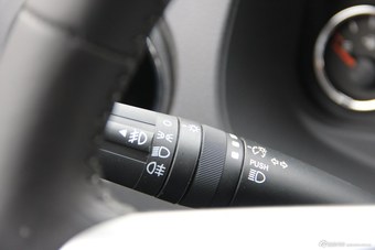 2014款指南者2.0L自动两驱豪华版