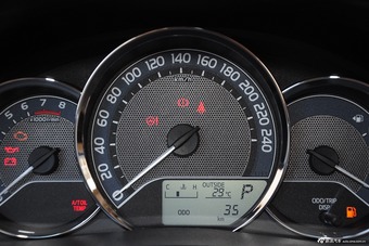 2015款雷凌1.6E CVT新锐版