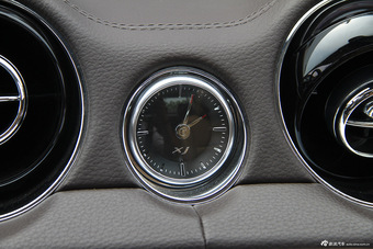 2015款捷豹XJL 2.0T两驱典雅商务版