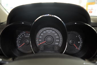 2012款起亚K2 1.4L自动炫酷纪念版两厢