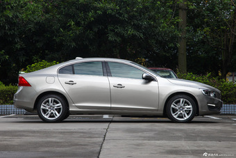 2016款沃尔沃S60L 2.0T自动 T5智驭版