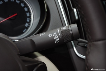 2015款君威2.0L自动领先时尚型