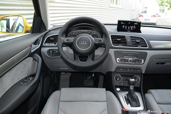 2016款奥迪Q3 2.0T自动quattro全时四驱35TFSI风尚型