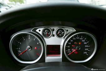 2013款福克斯两厢经典1.8L手动基本型