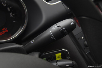 2015款东风标致3008 2.0L手动经典版