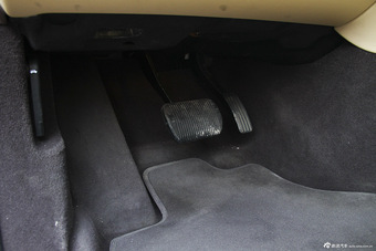 2015款捷豹XJL 2.0T两驱典雅商务版