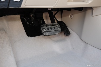 2015款启辰D50 1.6L自动豪华版