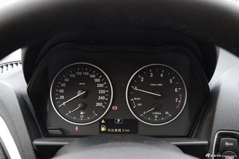 2016款宝马1系118i 1.5T自动都市设计套装