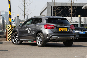 2015款奔驰GLA260 2.0T自动4MATIC 运动型