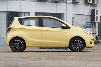 2015款奔奔1.4L手动豪华型国5