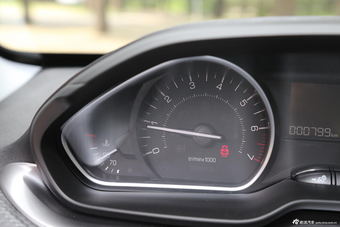 2016款标致2008 1.2THP自动领航版