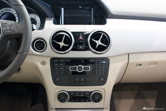 2013款奔驰GLK300 4MATIC 动感型（天窗版）到店实拍