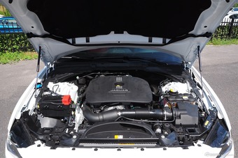 2015款捷豹XE R-SPORT 2.0 i4 Ti (240PS)