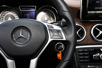 2015款奔驰GLA260 2.0T自动4MATIC 运动型