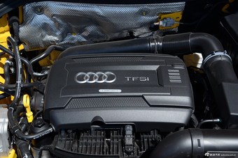 2016款奥迪Q3 2.0T自动quattro全时四驱35TFSI风尚型