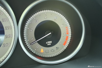 2014款奔驰E 300L运动轿车