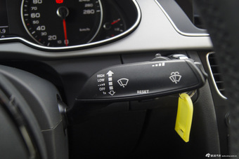 2016款奥迪A4L 3.0T自动45TFSI quattro个性运动版