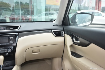 2015款奇骏2.5L自动XL四驱领先MAX版