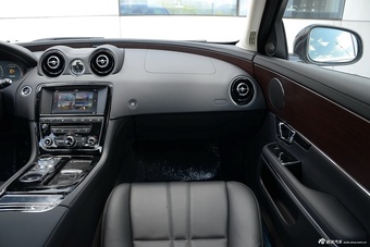 2016款捷豹XJL 2.0T自动两驱典雅商务版