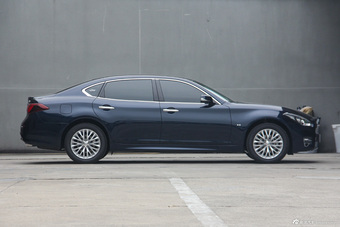2015款英菲尼迪Q70L 2.5L豪华版