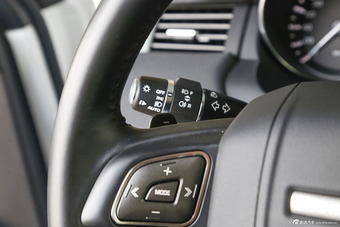 2015款揽胜极光2.0T自动智耀版