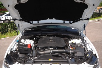 2015款捷豹XE R-SPORT 2.0 i4 Ti (200PS)