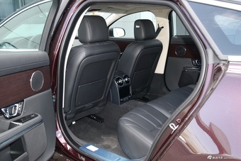 2016款捷豹XJL 2.0T自动两驱典雅商务版